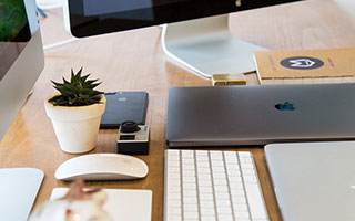 西媒：45岁哈维愿出山救火！等待接手曼联 不在乎欧冠资格